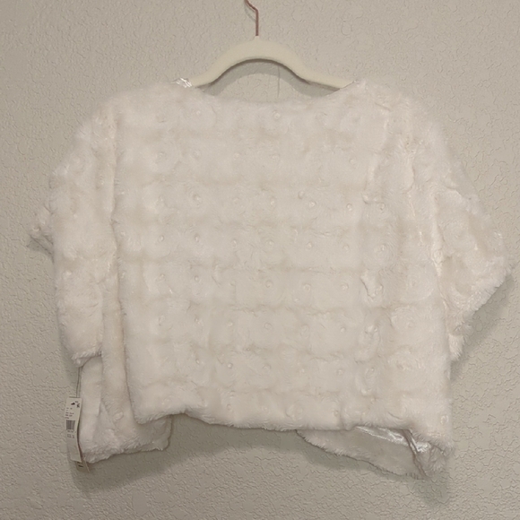 BCX Ivory Faux Fur Wrap - Picture 6 of 6